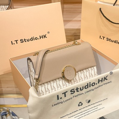 Небольшая сумка на одно плечо. Бренд - I.T Studio.HK